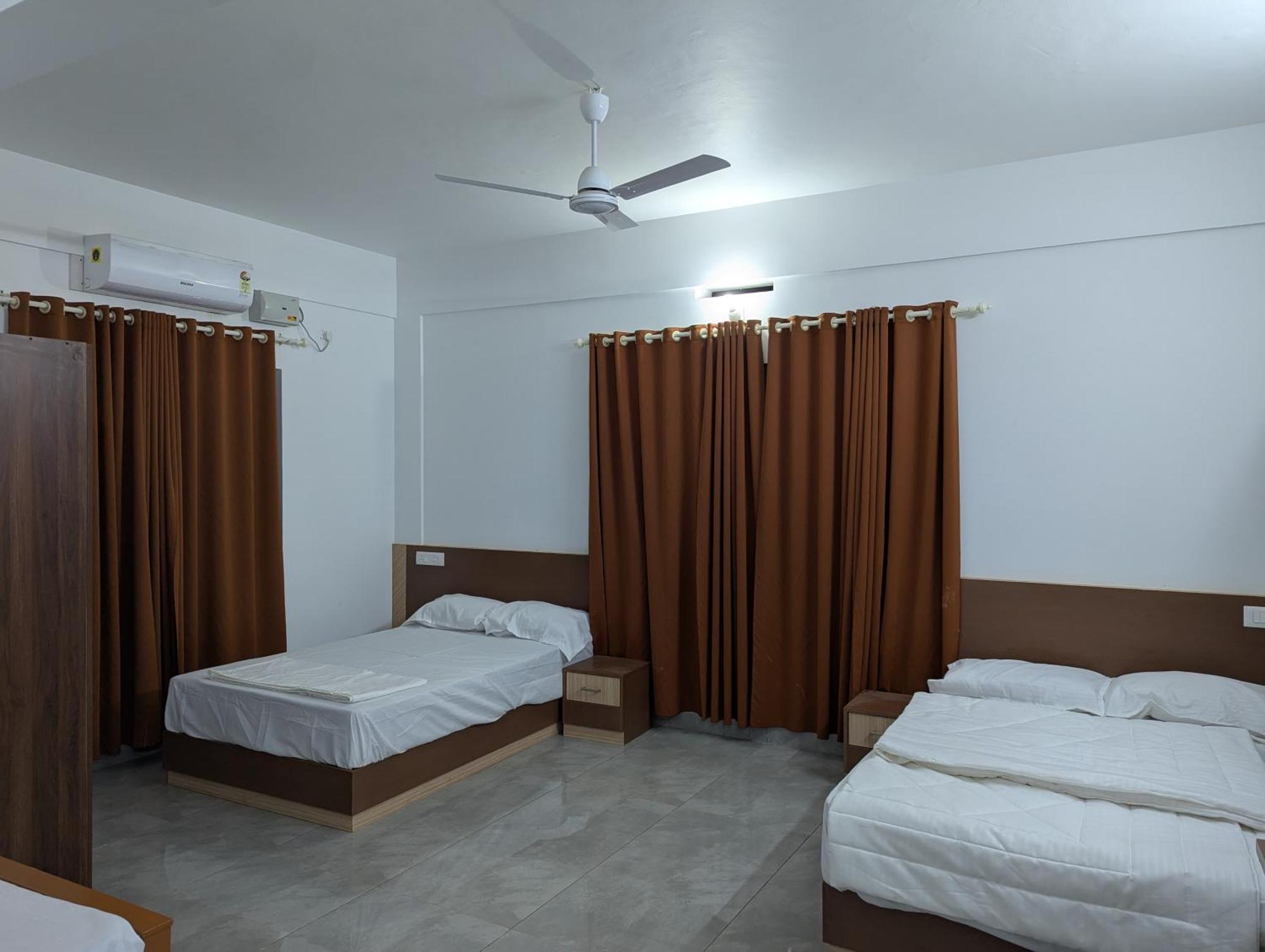 Jayalakshmi Residency 호텔 Vaduvanchal 외부 사진