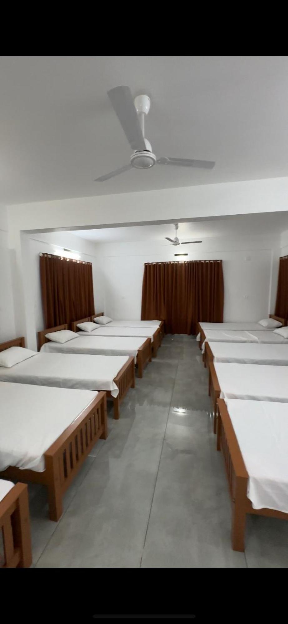 Jayalakshmi Residency 호텔 Vaduvanchal 외부 사진