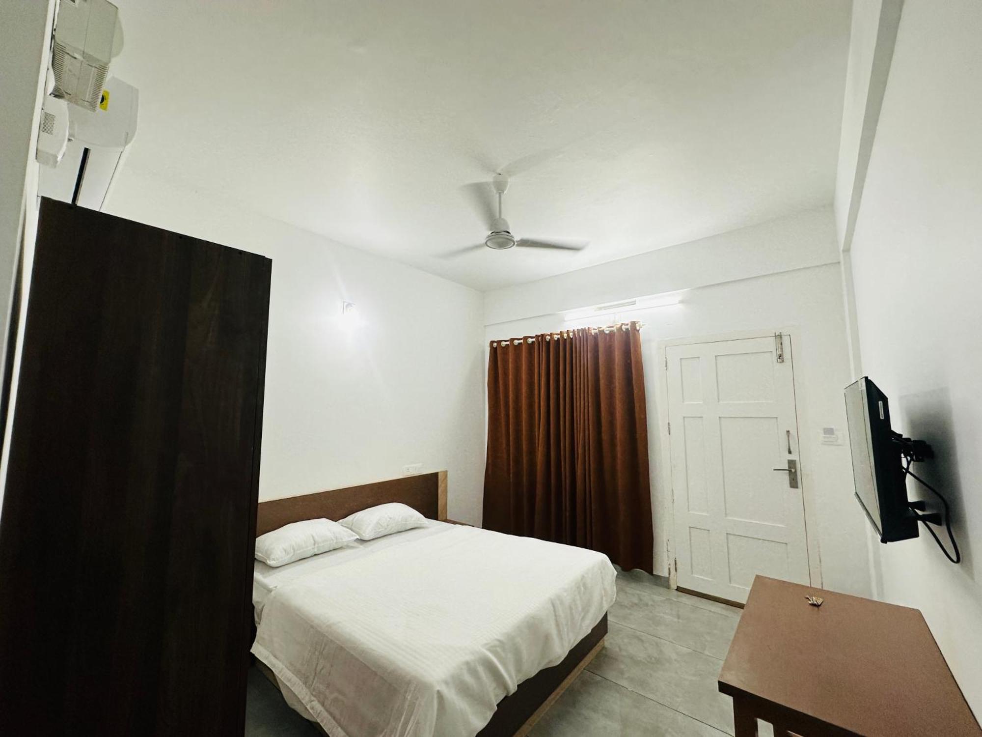 Jayalakshmi Residency 호텔 Vaduvanchal 외부 사진