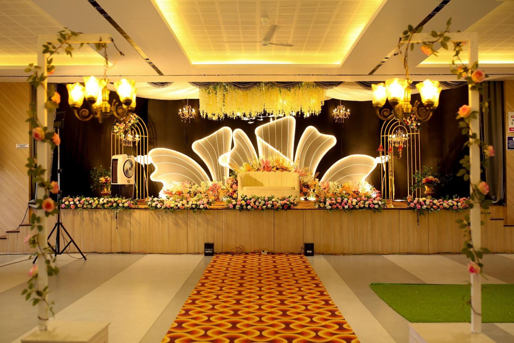 Jayalakshmi Residency 호텔 Vaduvanchal 외부 사진