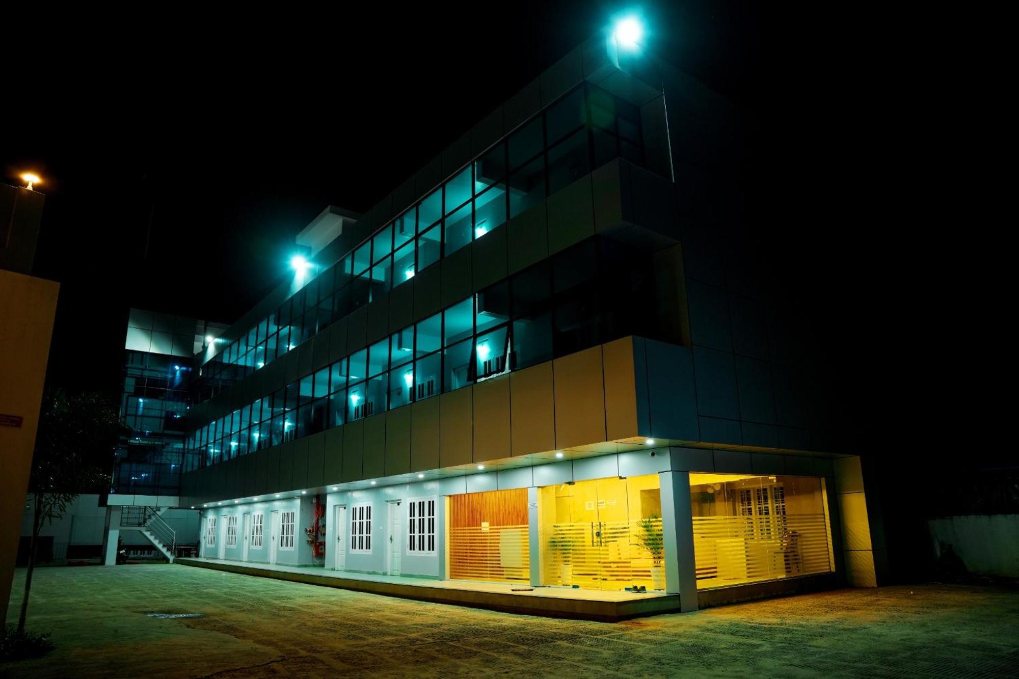 Jayalakshmi Residency 호텔 Vaduvanchal 외부 사진