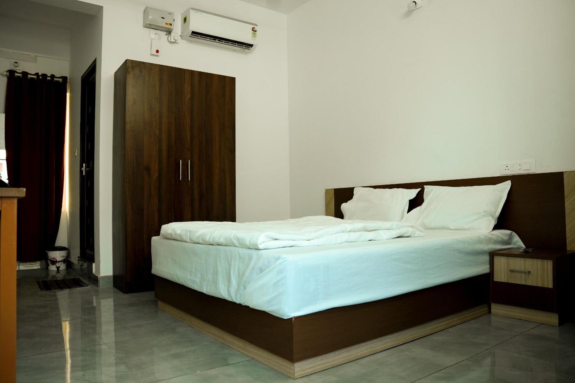 Jayalakshmi Residency 호텔 Vaduvanchal 외부 사진
