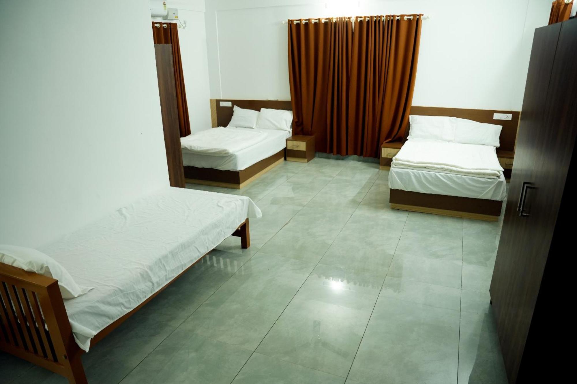 Jayalakshmi Residency 호텔 Vaduvanchal 외부 사진
