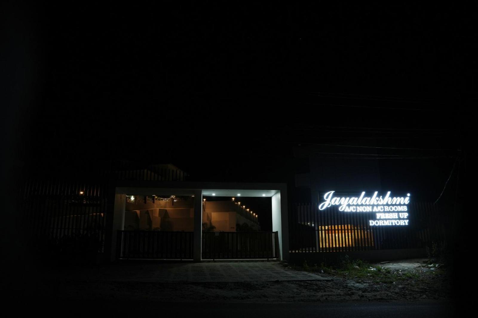 Jayalakshmi Residency 호텔 Vaduvanchal 외부 사진